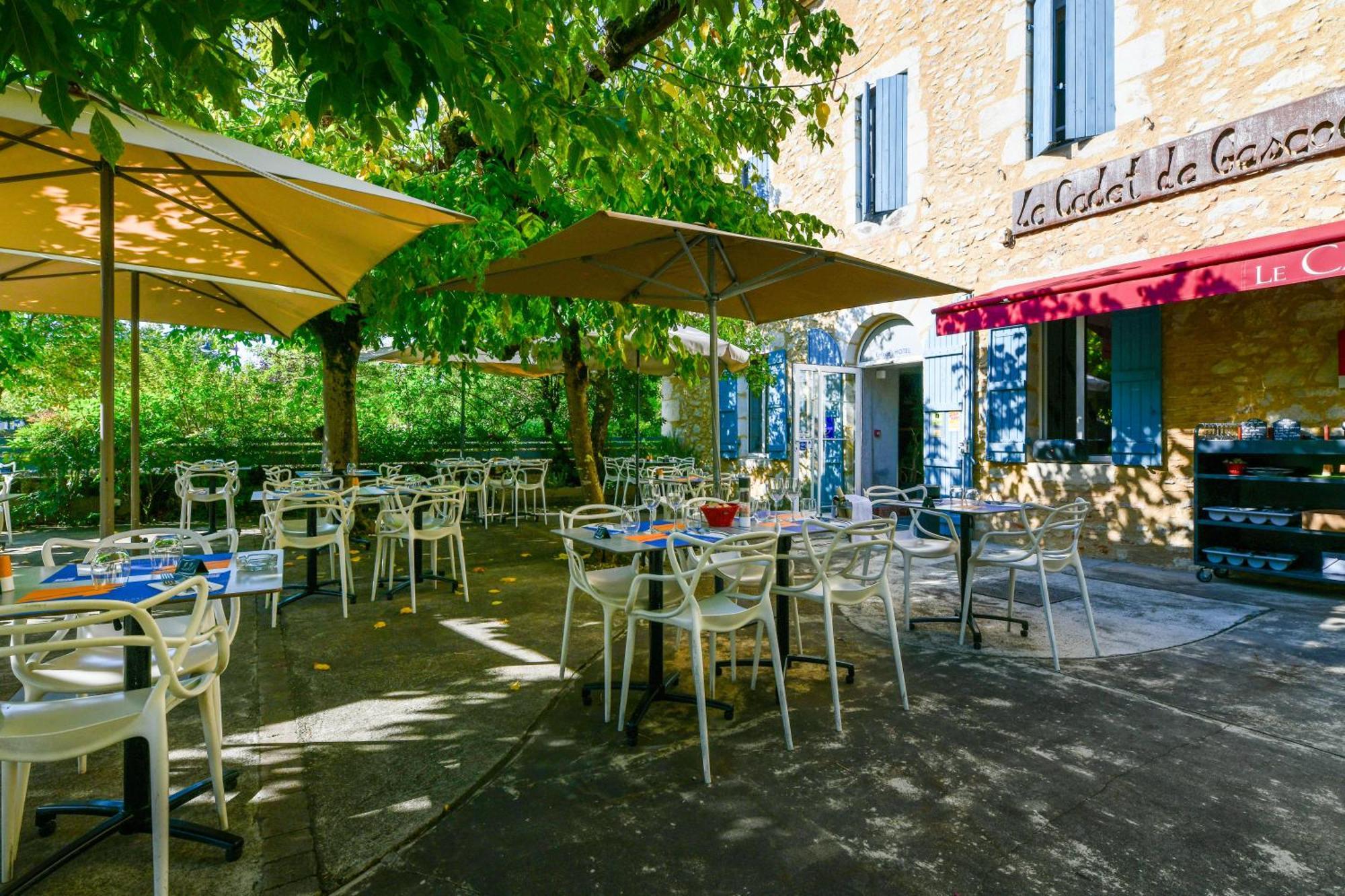 Logis Hotel & Restaurant Le Cadet De Gascogne Saint-Justin  Екстер'єр фото